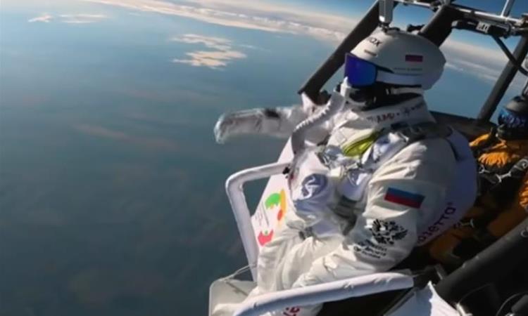 Русин скокна од 11,5 километри височина, достигна брзина од над 500 км/ч (ВИДЕО)