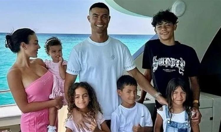 Георгина Родригез им стана законска мајка и на трите најстари деца на Кристијано Роналдо