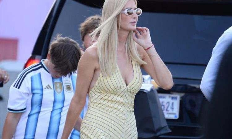 Фото:Иванка Трамп знае и да сурфа