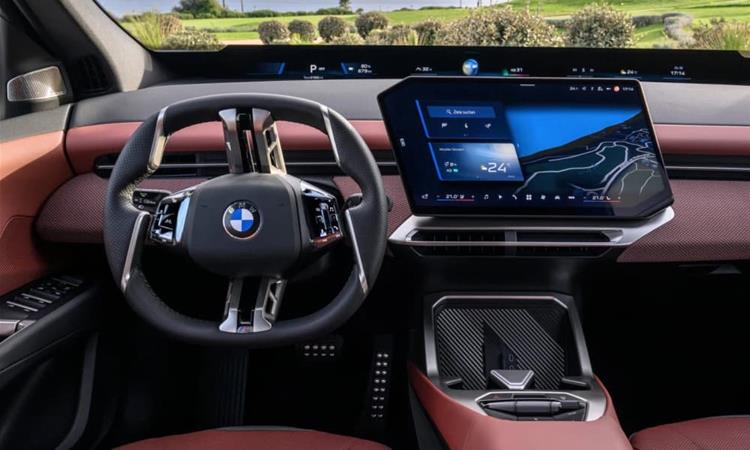 „BMW“ верува дека лицата под 45 години не сакаат копчиња - другите производители ги враќаат