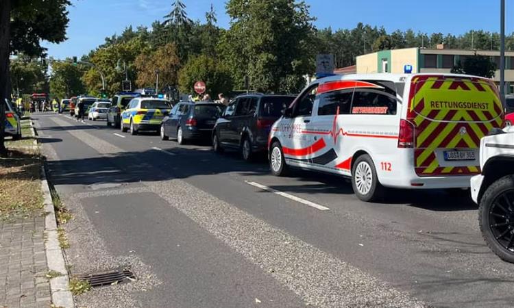 Хорор во училиште во Берлин: Две млади лица се убиени во напад со нож 
