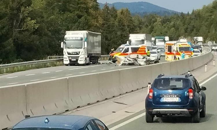 Тројца македонски државјани загинаа, а двајца се тешко повредени во страшна сообраќајка во Словенија (ВИДЕО)