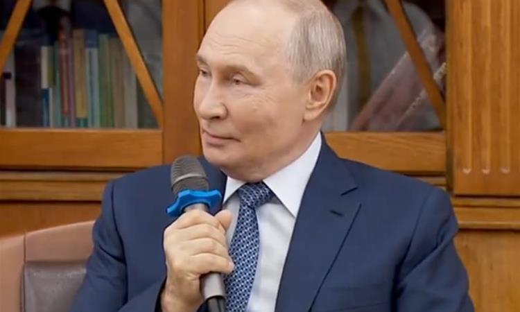 Путин се обиде да им објасни на студентите зошто ја нападнал Украина: Орки распарчуваат мечки (ВИДЕО)