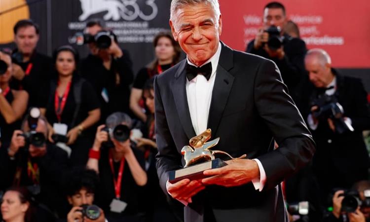 Џорџ Клуни во Венеција доби Златен лав за животно дело 
