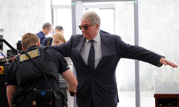 Милијардер одби да сведочи против Епштајн- му поднесе тужба на одборот 