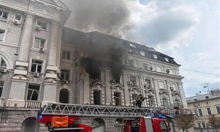 Хаос во центарот на Киев: Руски дрон го погоди седиштетона украинската разузнувачка служба (ВИДЕО)