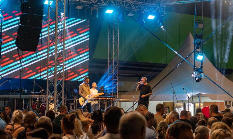 Со мирис на ајвар, музика и многубројна публика започна „Taste the South“