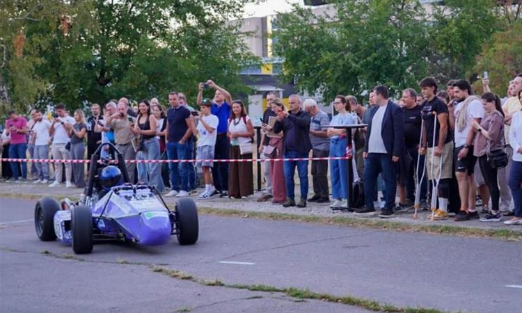 Божиновска на презентацијата на новиот болид на MES Racing: Македонските студенти покажуваат дека имаат знаење за големата инженерска сцена