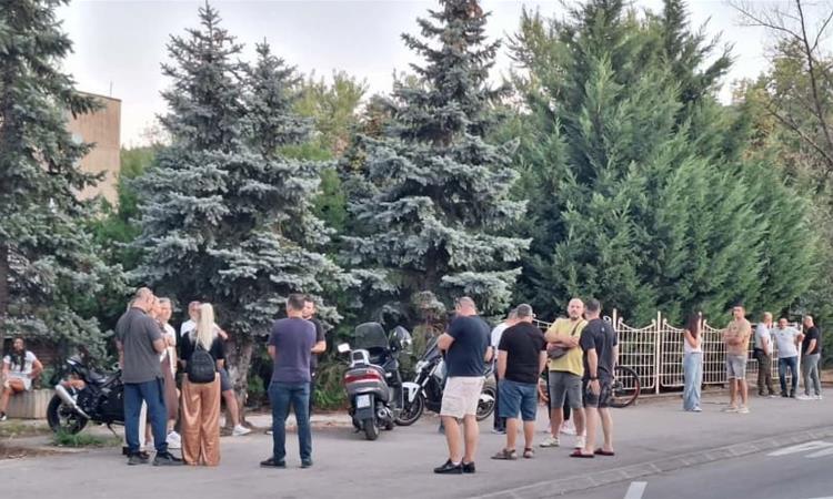 Паника во Ниш: Ученик влегол во училиште со пиштол и имал список за отстрел- уапсен е маж за ширење лажна вест
