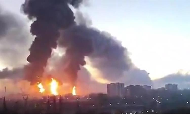 Видео: Масовен напад со дронови врз Москва. Има загинати и повредени, погодена  рафинерија