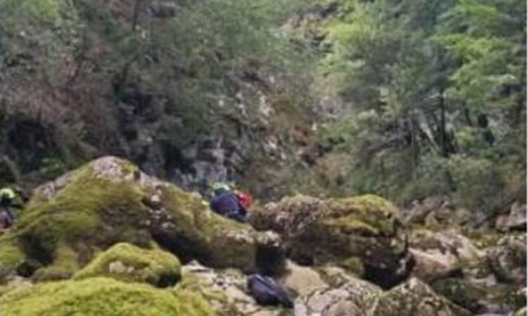 Трагедија во Словенија: Татко загина обидувајќи се да го спаси својот седумгодишен син кој паднал во провалија