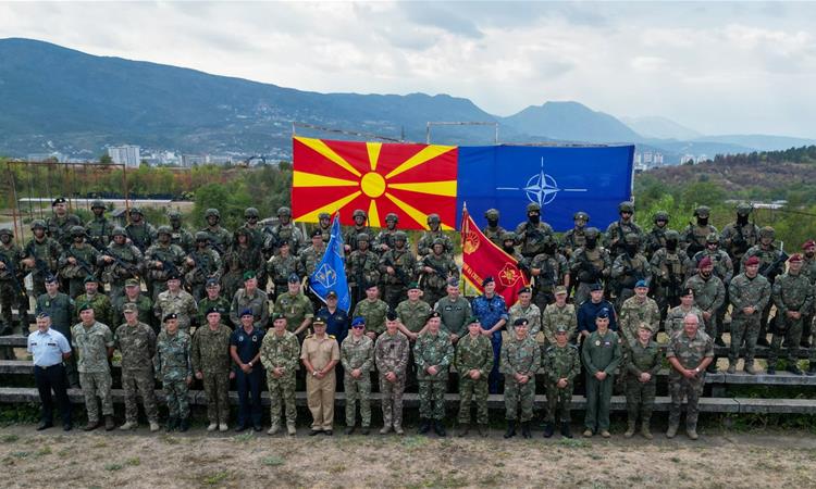 Ешалонот од национални воени претставници при Врховниот штаб на Сојузничките сили во Европа во посета на Армијата