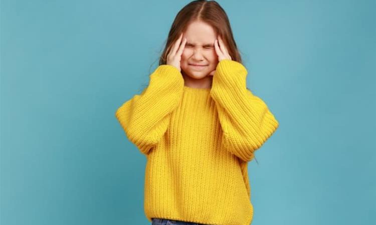 Докторите предупредуваат на ризик од мигрена кај децата поради употреба на мобилните телефони 