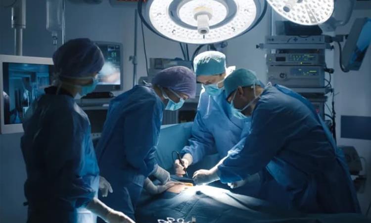 Жена по операција се пожалила на страшни болки- рендгенот ги шокирал докторите 