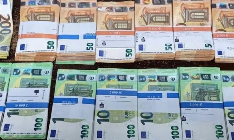 Маж и жена од Русија се уапсени на аеродромот во Тиват- во 19 куфери носеле шпионска опрема и милион евра