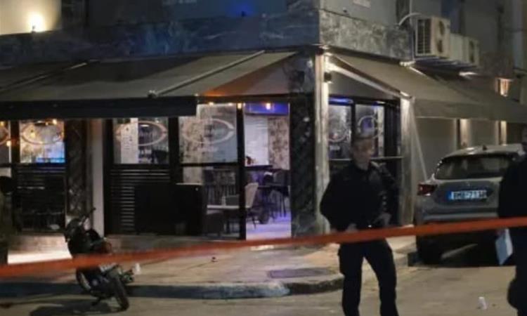 Пукотница во кафуле во Атина, полно со Албанци- застрелано е 10 годишно девојче 