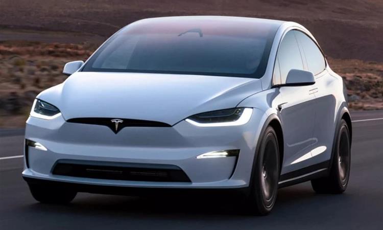 „Tesla“ наводно сама забрзала на црвено светло: Семејството ја тужи компанијата