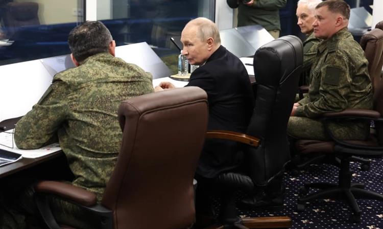 Нов потег на Путин: Русите вежбаат со Кинезите, пристигна нуклеарно предупредување