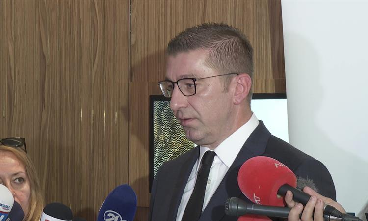 Мицкоски без големи очекувањат од средбата во Софија: Очекувам дијалог на „коњопој“... 