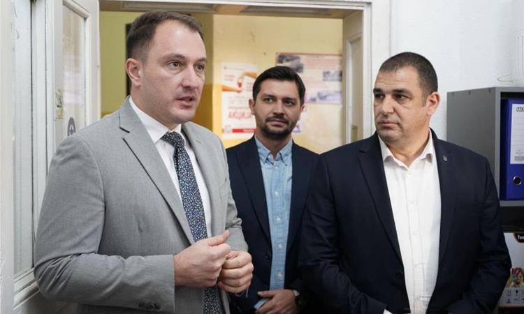 Андоновски: Нашата цел е електронските услуги да стигнат до секој граѓанин