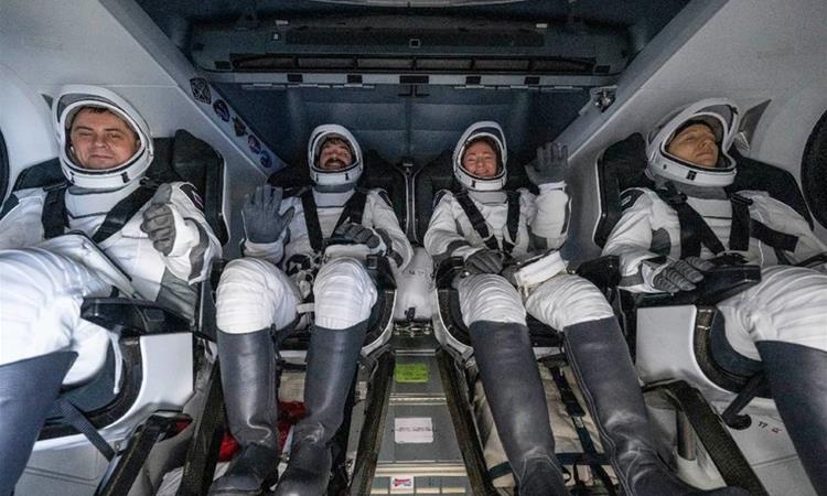 Француската астронаутка се врати на Земјата по 237 дена во вселената 