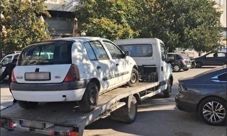 О. Карпош: Отстранување на хаварисани возила во Карпош 3
