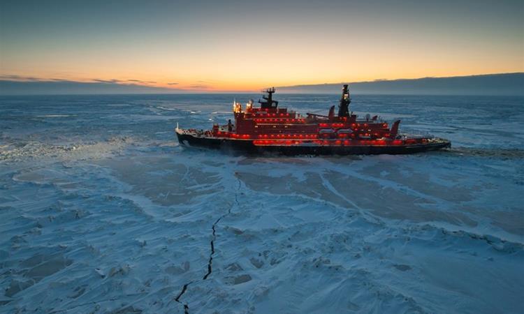 Русија купува танкери за течен природен гас (LNG) способни да пловат по мориња покриени со мраз