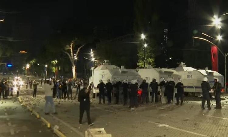 Петти ден насилни протести во Тирана 