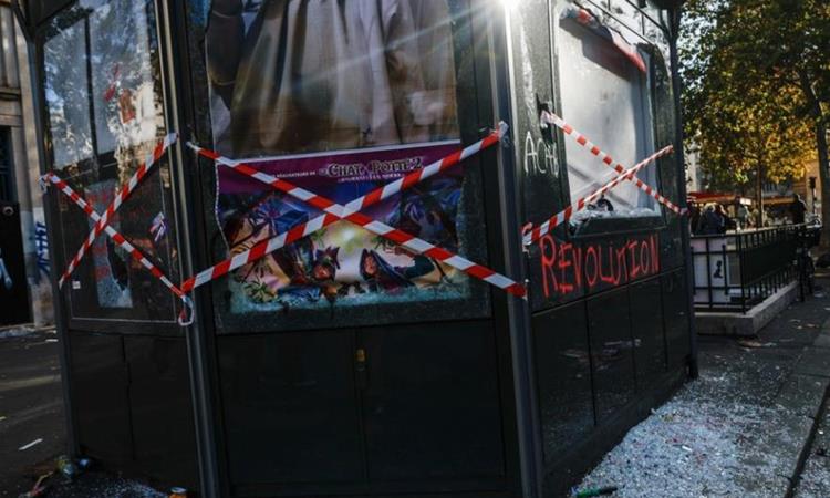 Демонстрации и насилни судири ширум Европа од растечкото незадоволство поради животниот стандард