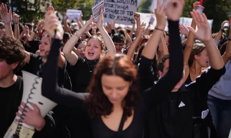 Масовни протести низ Грција- учениците и студентите направија хаос во Атина, 20 уапсени (ВИДЕО)
