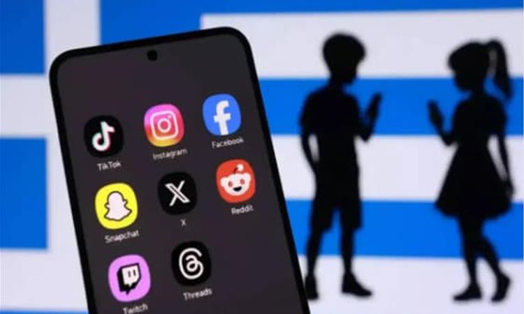 Грција им ги забранува социјалните мрежи на помладите од 15 години 