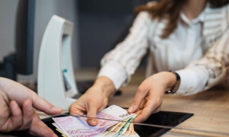 Британска банка укинува 5.000 работни места поради воведување вештачка интелигенција 