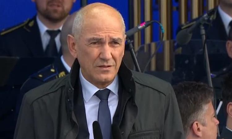 Демонстранти среде говор го исвиркаа словенскиот премиер Јанша, интервенираше полицијата (ВИДЕО) 