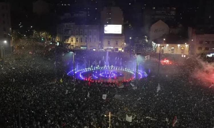 Изборната победа се слави и вечерва на плоштадот Славија во Белград