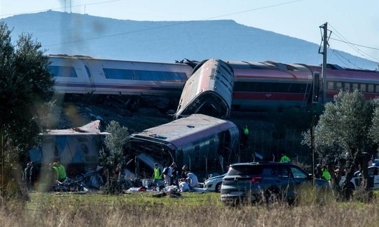 Се појавија снимки од местото на трагедијата: 46 загинати во судир на возови во Шпанија