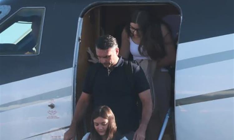 Поразениот Болсонаро по бегството од Бразил, со семејството пристигна во Мајами (ВИДЕО)