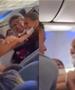 Дури 15 жени се тепаат во авион, една на крај заврши со голи гради (ВИДЕО)
