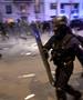 Хаос во Париз: Полицијата ги претепува демонстрантите, вечерва уапсени над 70 лица (ВИДЕО)