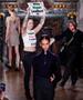 Активисти ја прекинаа модната ревија на Викторија Бекам во Париз (ВИДЕО)