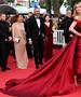 Хајди Клум го „освои“ црвениот тепих во Кан (ФОТО)