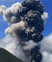 Вулкан на Камчатка во Русија исфрли пепел во висина од пет километри
