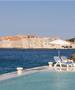 Најубавиот камен базен се наоѓа веднаш покрај брегот на морето во Дубровник