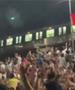 Воз во Турција застана за да ги поздрави навивачите на Евро (ВИДЕО)