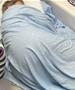 Скандал во Британија: Жена болна од рак лежи на под во ходник - немало кревети во болницата