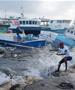 Ураганот „Берил“ пустоши низ Мексико: Се евакуираат туристите, ветрот дува со 190км/час (ВИДЕО)