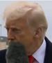 Видео: Новинар го удира Трамп со микрофон во лице, многумина ја коментираат неговата реакција