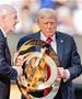 Трамп си го присвои трофејот на ФИФА за клупското СП, Челзи доби реплика  
