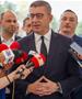Институциите нормално ќе функционираат, независно што дел од министрите влегуваат во локалната трка, вели Мицкоски