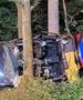 Две брачни двојки загинаа во Германија- со автомобилот се забиле во дрво (ВИДЕО)