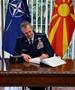  Генералот Алексус Г. Гринкевич оствари средба со министерот Мисајловски и генерал-мајор Лафчиски